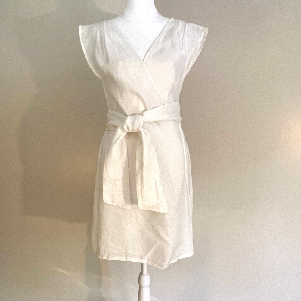 Diane Von Furstenberg white linen wrap top size small